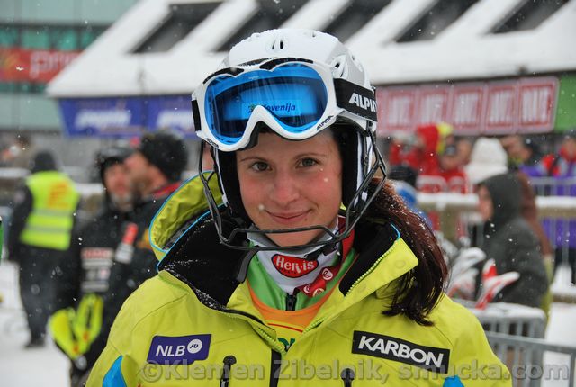 054 Ula Hafner